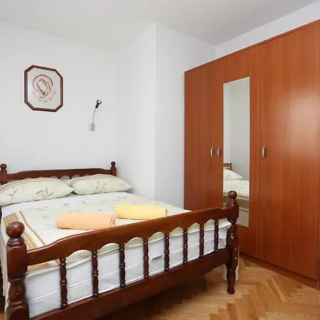 16341a Lejlighed Slatine