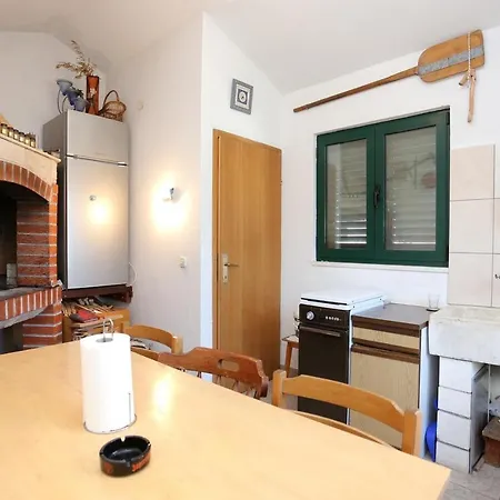 16341a Lejlighed Slatine