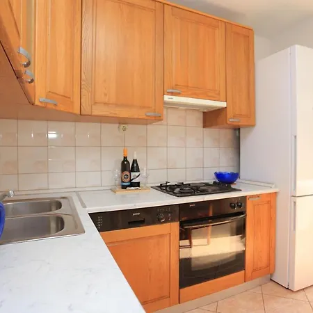 16341a Lejlighed Slatine