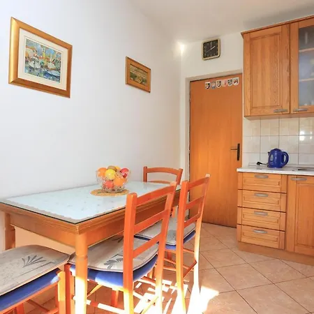 16341a Lejlighed Slatine